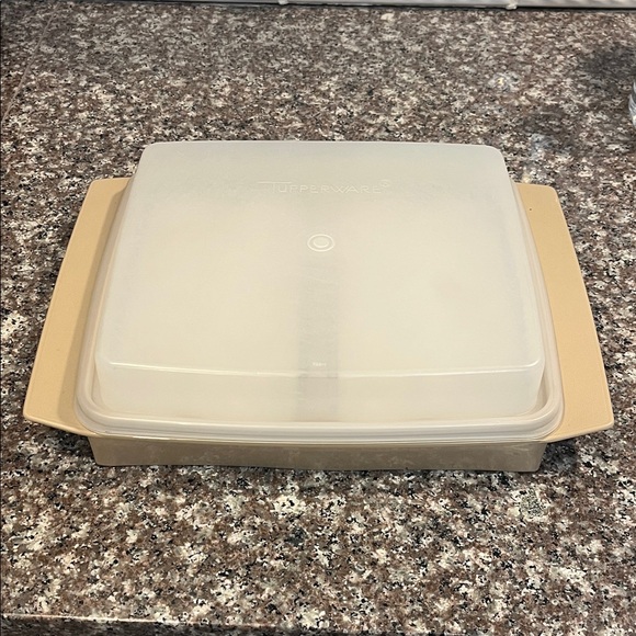 Tupperware deviled egg case - Picture 3 of 8